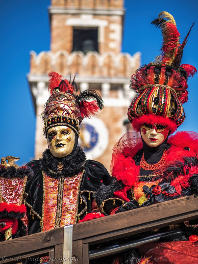 venice-carnival-mask-costume-0516.jpg