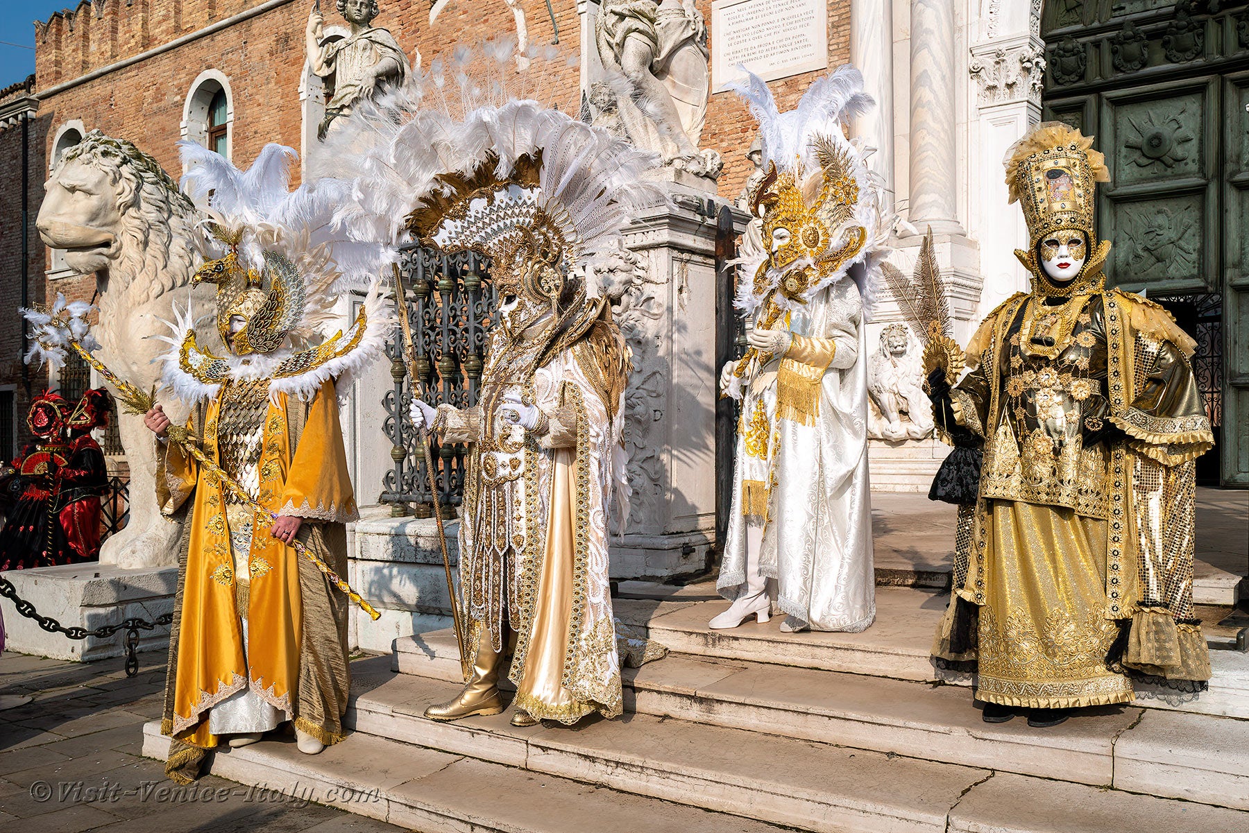 carnival-venice-2024-costume-masks-424.jpg