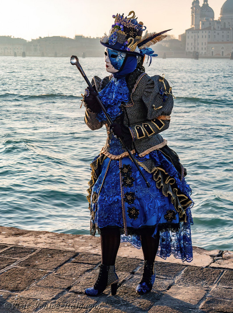 venice-carnival-mask-costume-san-giorgio-maggiore-047.jpg