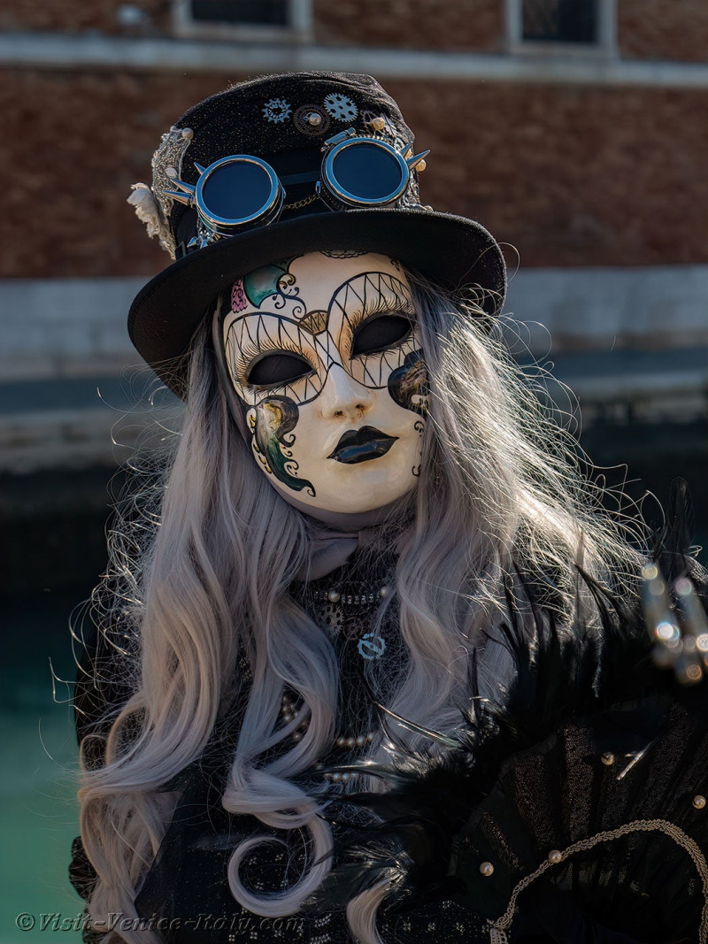 venice-carnival-mask-costume-arsenal-439.jpg
