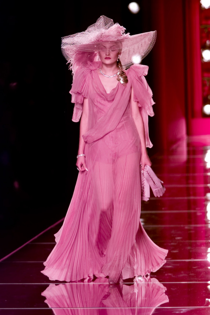 CHRISTIAN-DIOR-FALL-2000-HC-07.jpg