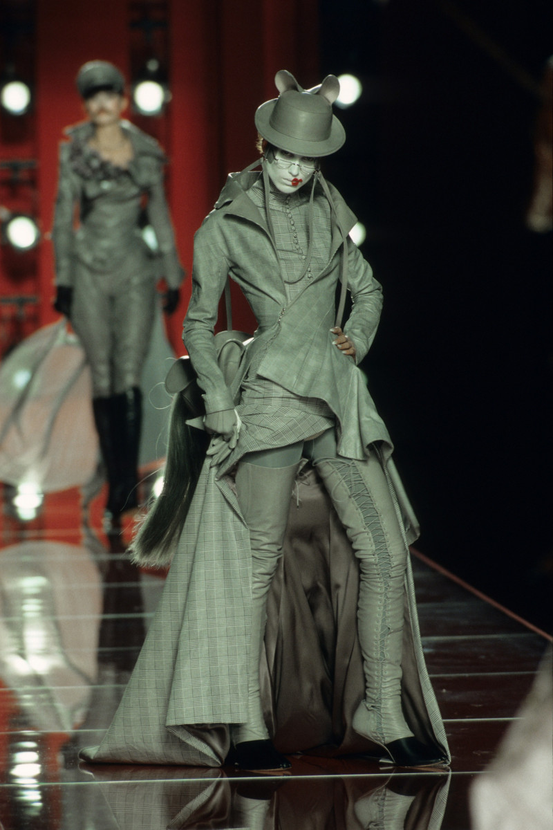 CHRISTIAN-DIOR-FALL-2000-HC-48.jpg