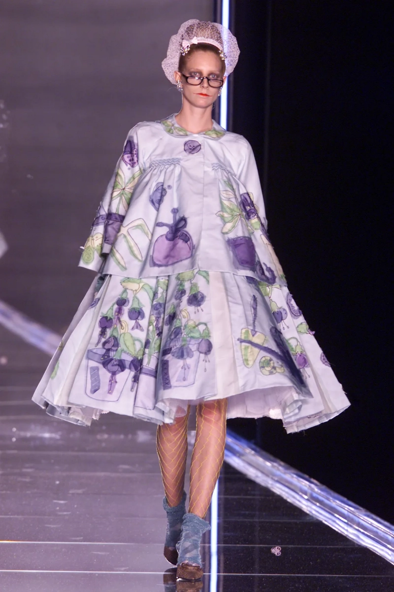 christian-dior-spring-2001-couture-013-grace-kelsey.webp