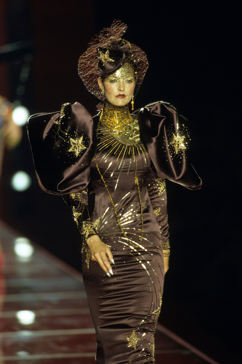 CHRISTIAN-DIOR-FALL-2000-HC-50.jpg