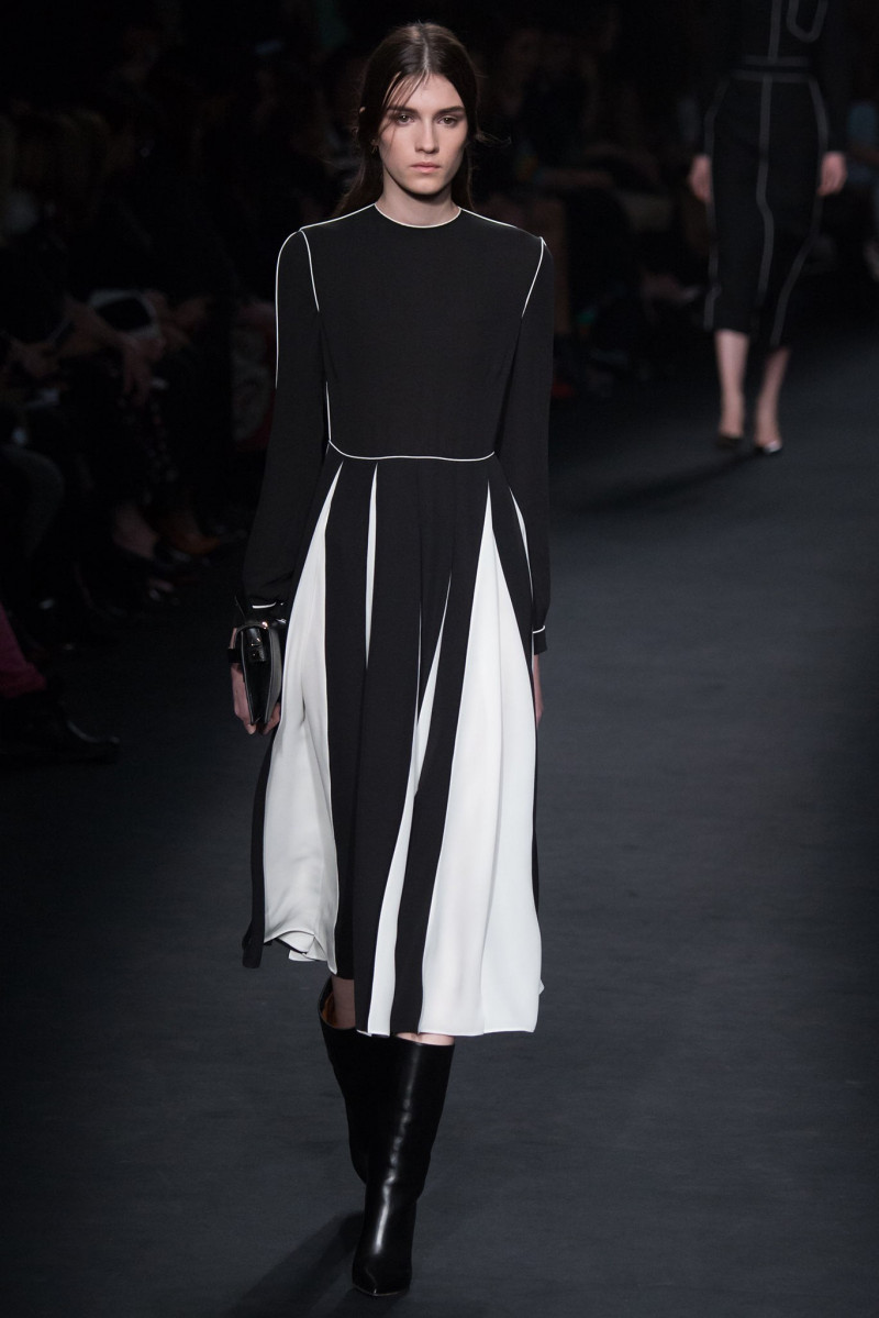 040-valentino.jpg