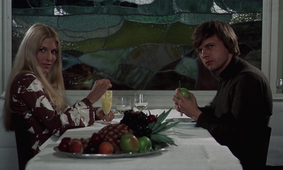 Дочери тьмы.1971.BDRip AVC msltel.mkv_snapshot_00.15.12.014.jpg