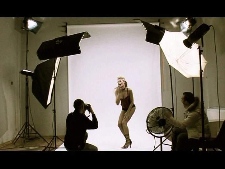 Kalwi  Remi - Explosion.vob_snapshot_01.40.132.jpg