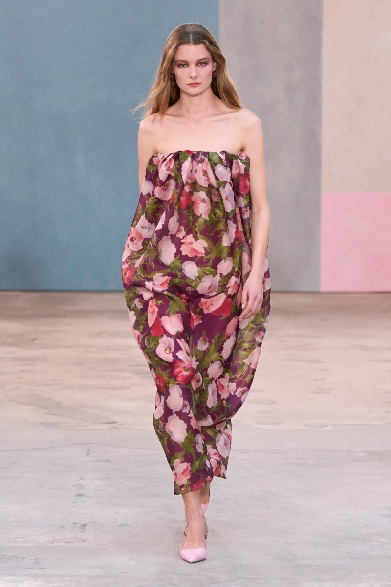 00031-carolina-herrera-fall-2026-ready-to-wear-credit-gorunway.webp