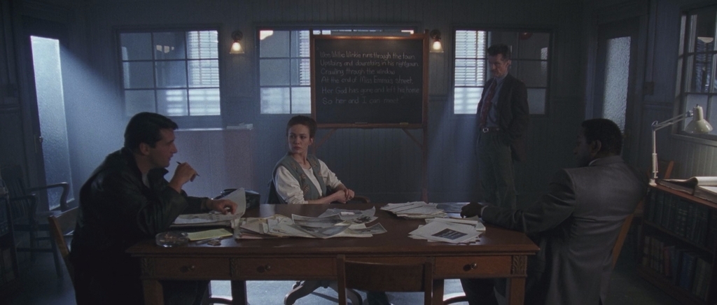 Ход королевой.1992.BDRip AVC msltel.mkv_snapshot_00.32.22.946.jpg