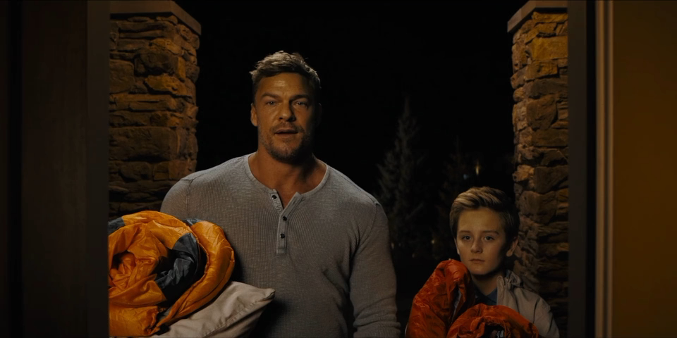 Убойная суббота (2025) WEB-DLRip-AVC_ivanes.mkv_20260227_150454.188.png