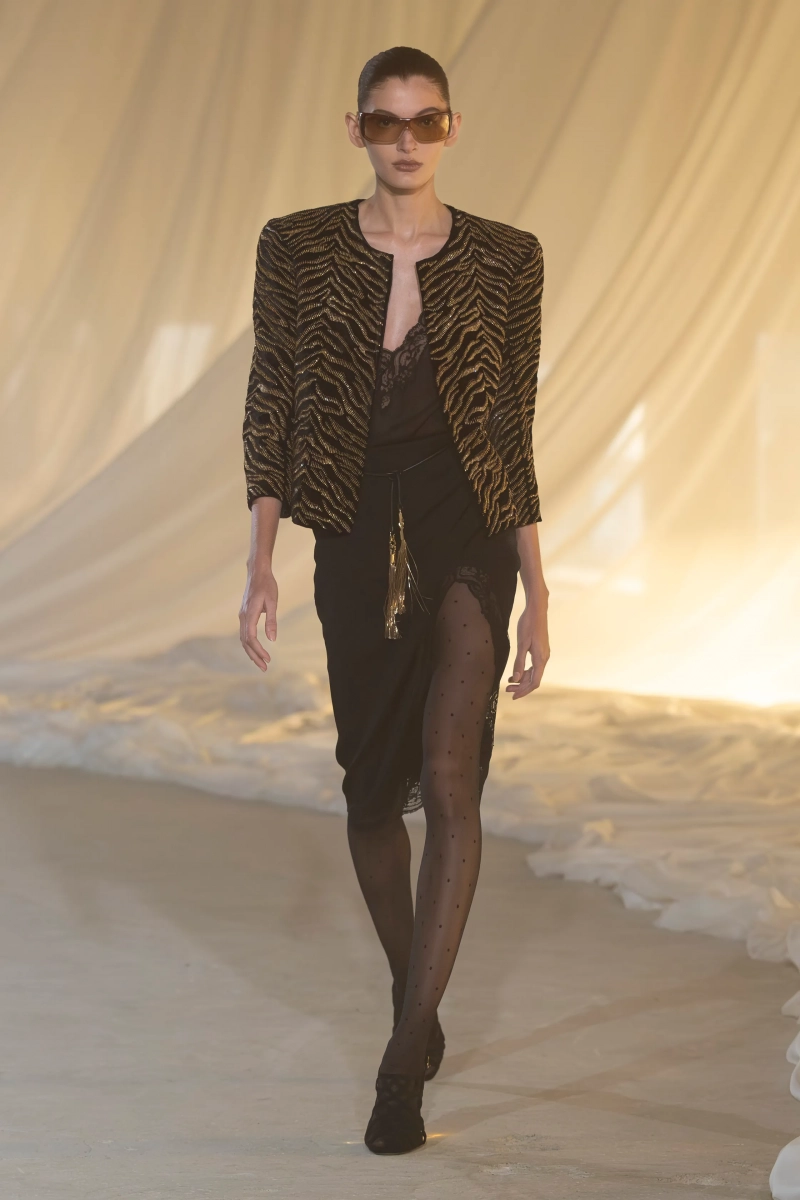 00026-balmain-fall-2026-ready-to-wear-credit-brand.webp