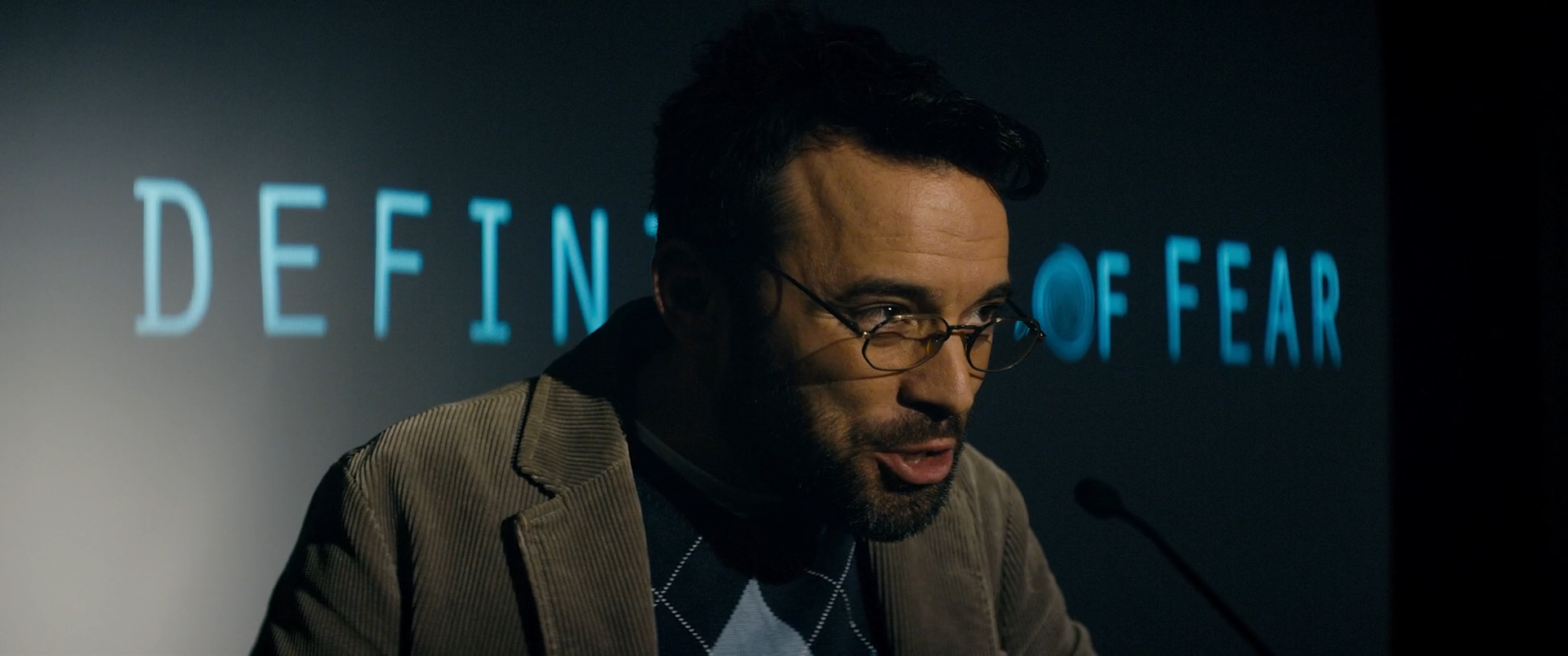 Definition.of.Fear.2015.WEBD.1080p.iTunes.RUS-ylnian.mkv_snapshot_00.04.08.870.png