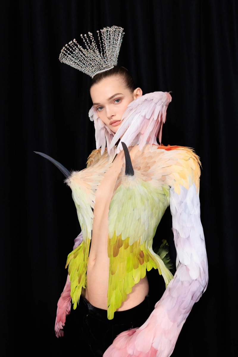 SCHIAPARELLI_COUTURE_SS26_BACKSTAGE_ACIELLESTYLEDUMONDE_024.webp