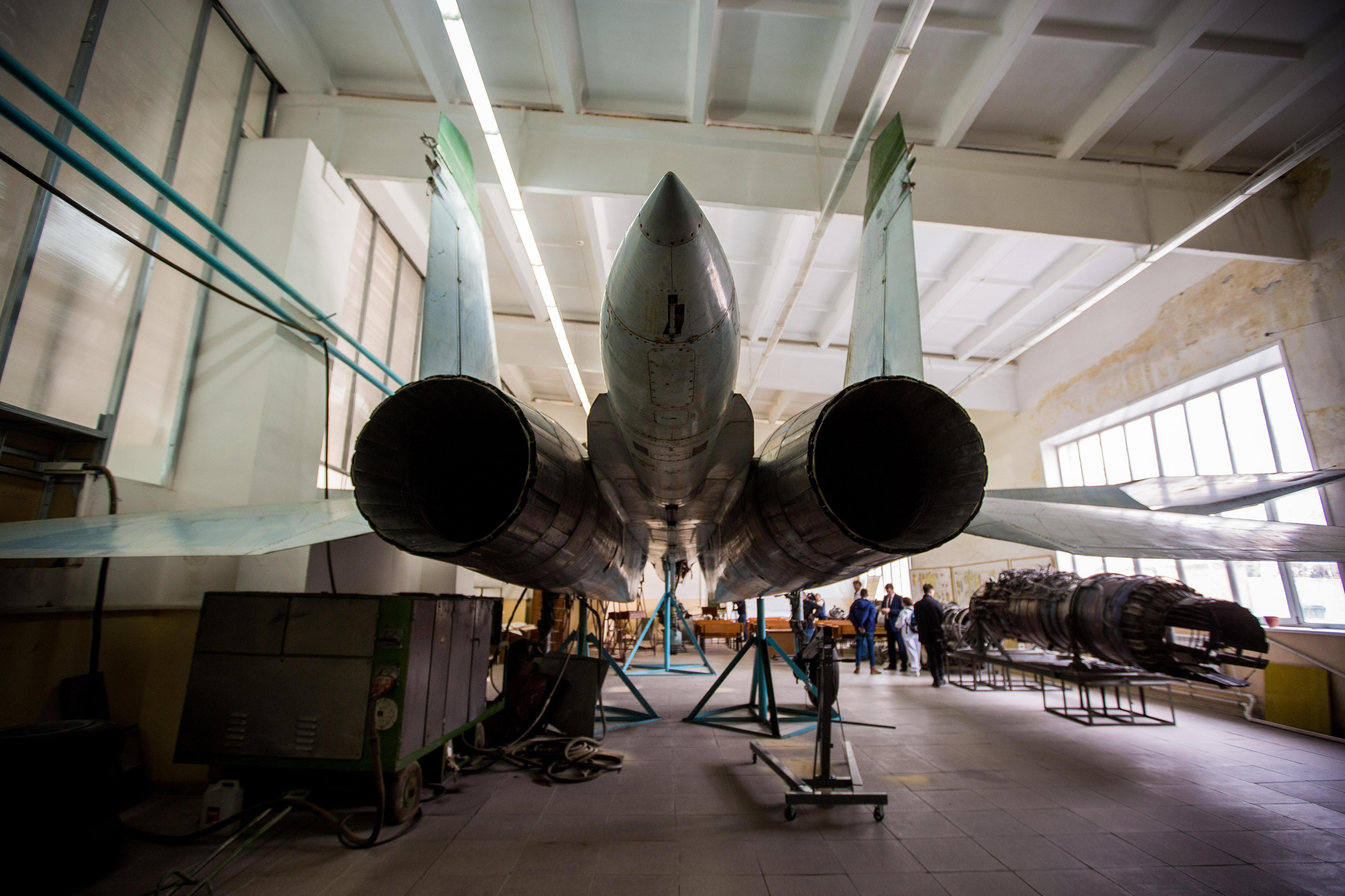 Инцидент на авиазаводе в Иркутске: обрушение эстакады при запуске двигателя