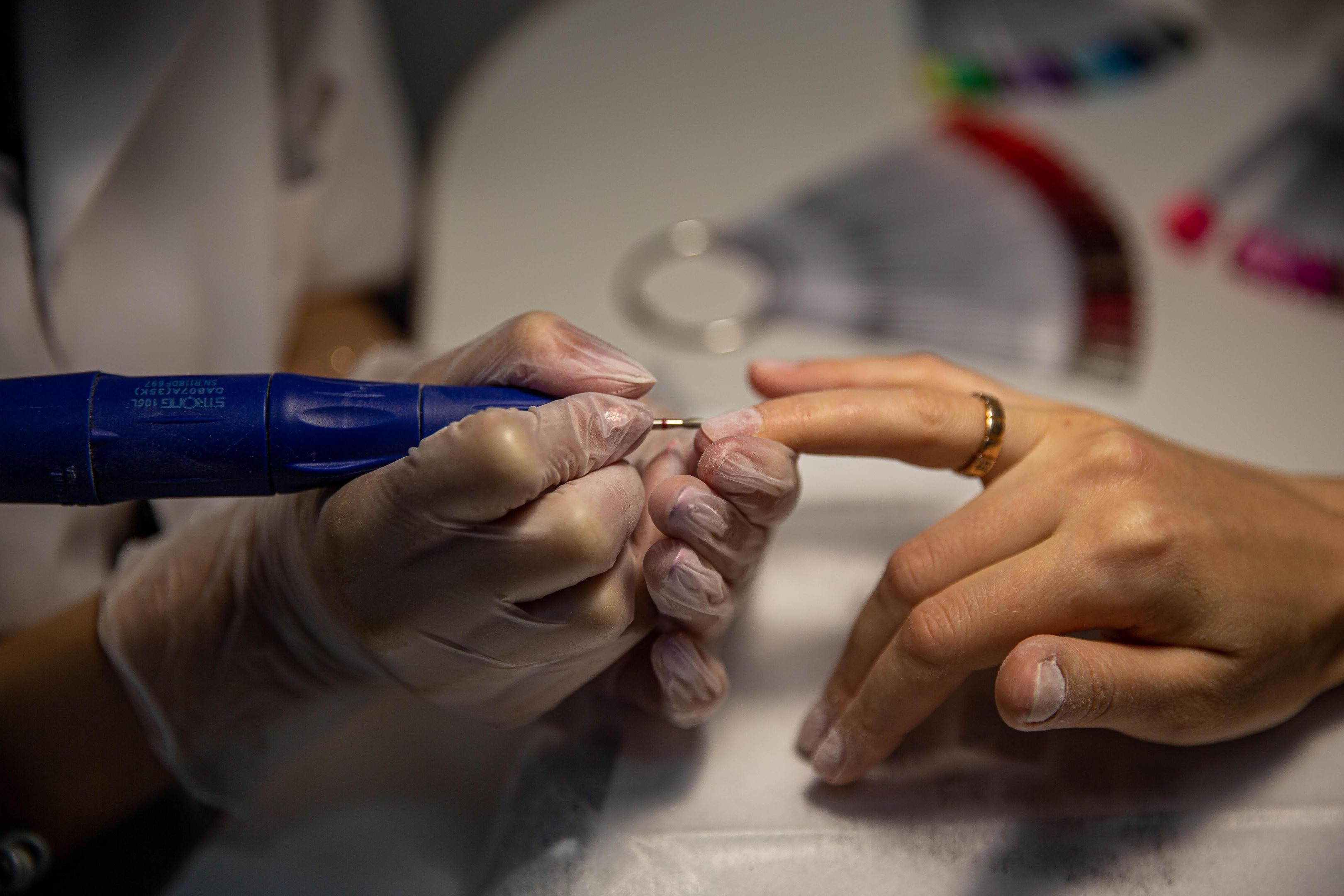 Маникюр в России подорожал втрое за пять лет, в Перми цены растут