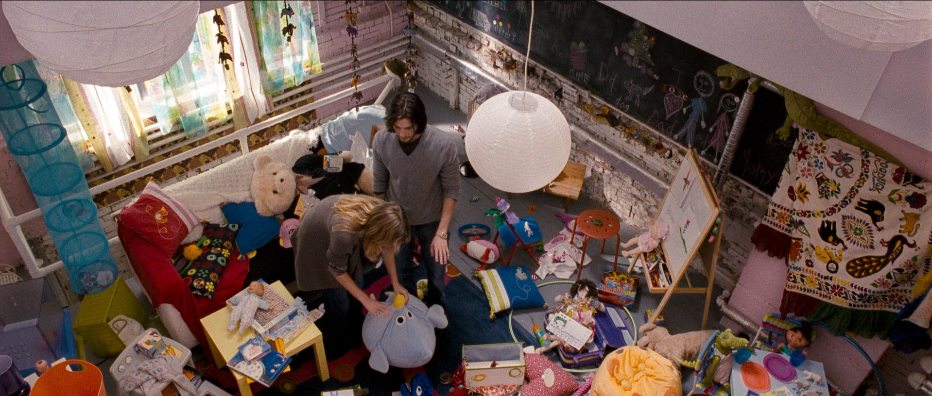 Locked.In.2010.WEB.1080p.AMZN-ylnian.mkv_snapshot_00.06.44.946.png