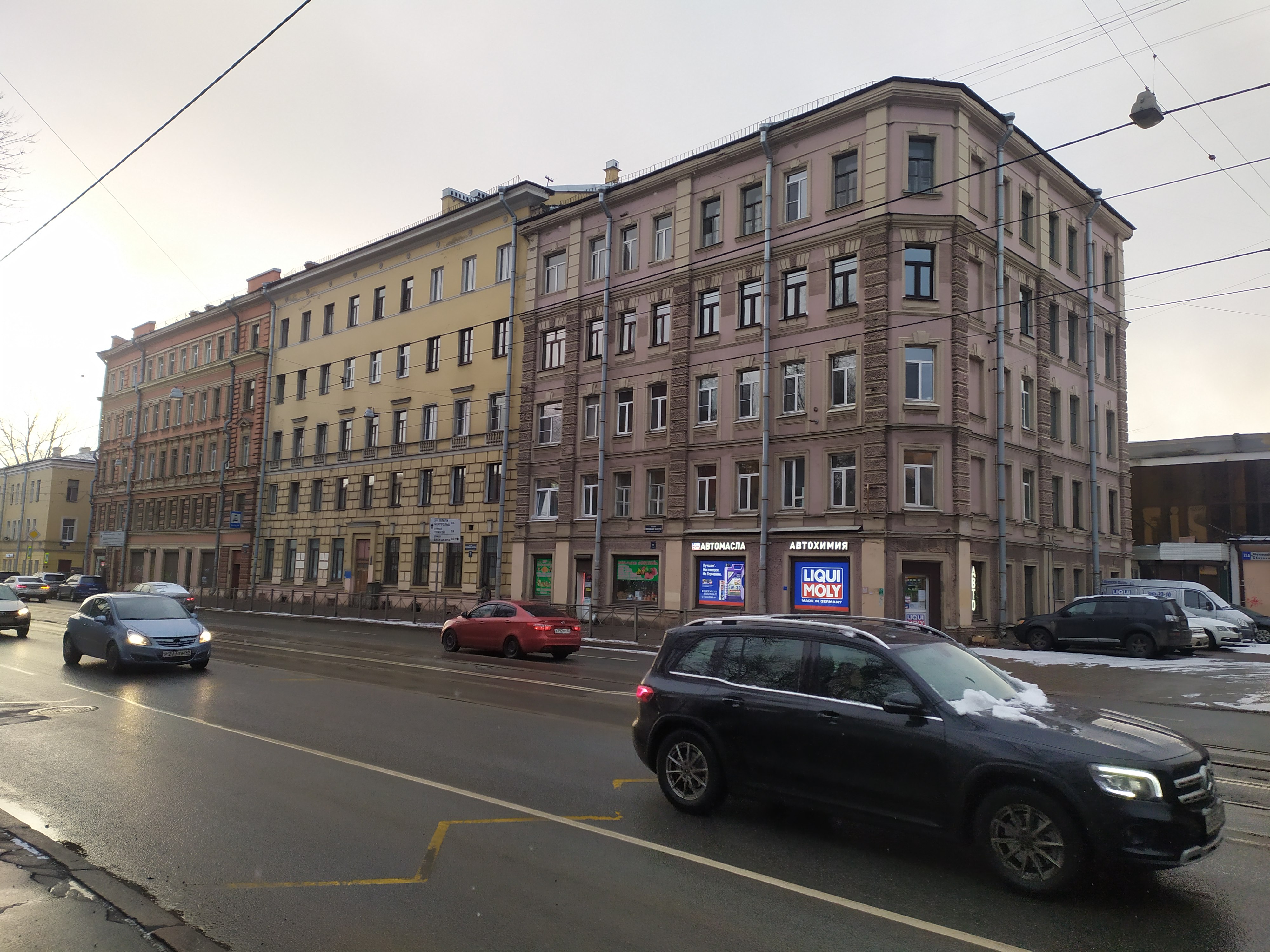 Обуховской обороны 77, 79 и 81.JPG