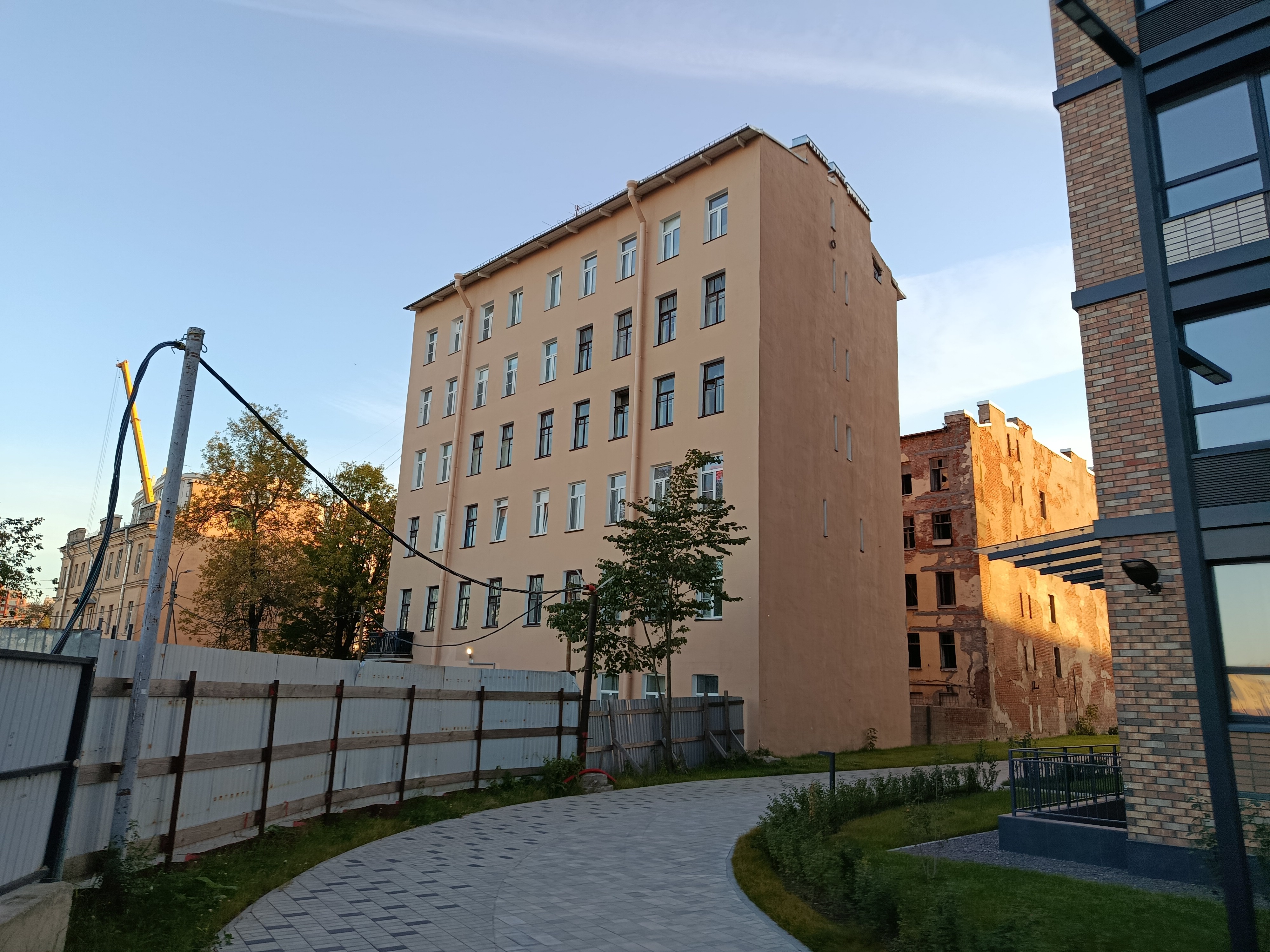 Перевозная наб. 1.JPG