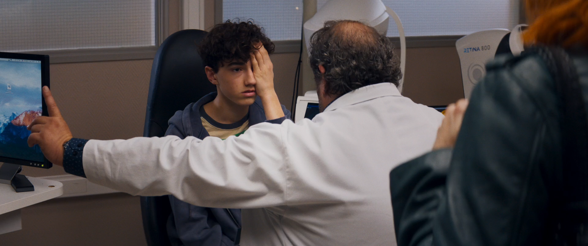 Regarde.2025.WEB-DL.1080p.mkv_snapshot_00.08.25.png