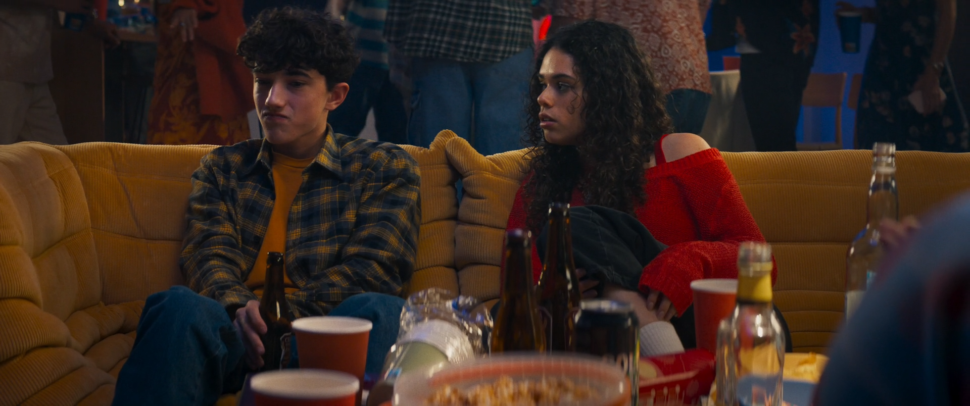 Regarde.2025.WEB-DL.1080p.mkv_snapshot_00.53.53.png