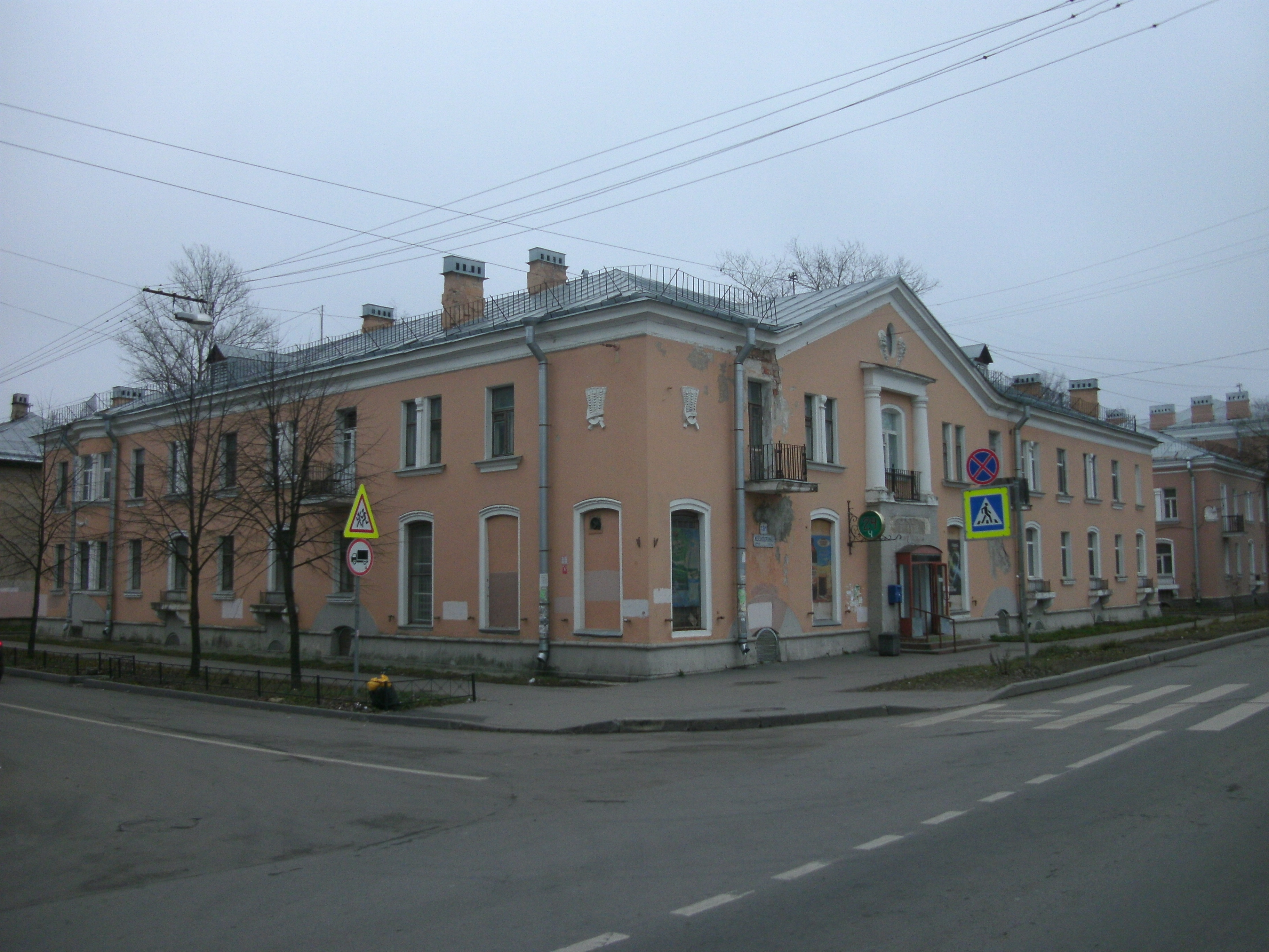 Металлострой, Железнодорожная 13;1.JPG