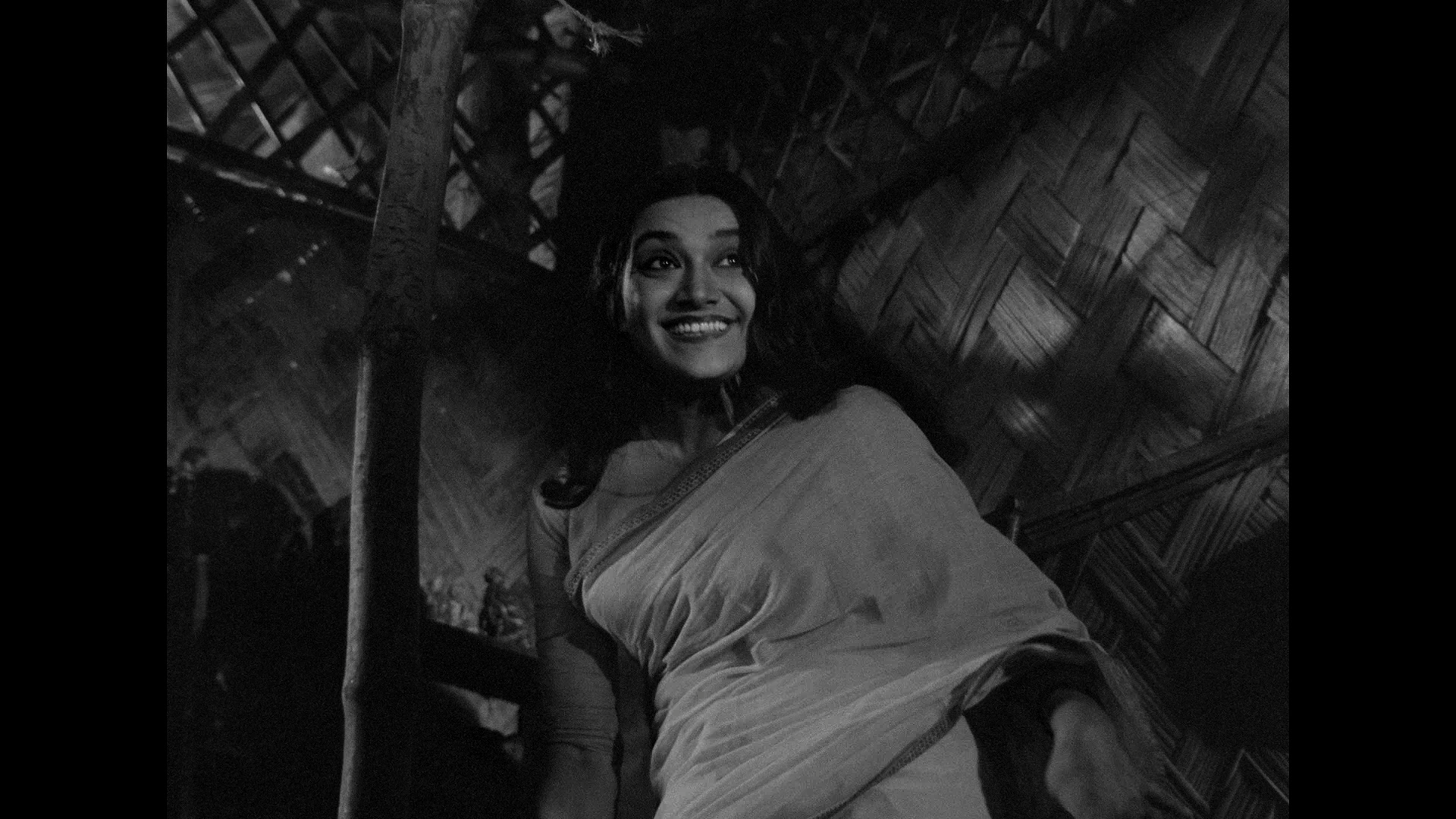 Meghe.Dhaka.Tara.1960.Criterion.Collection.BDRemux.1080p.mkv_snapshot_00.18.52.330.png