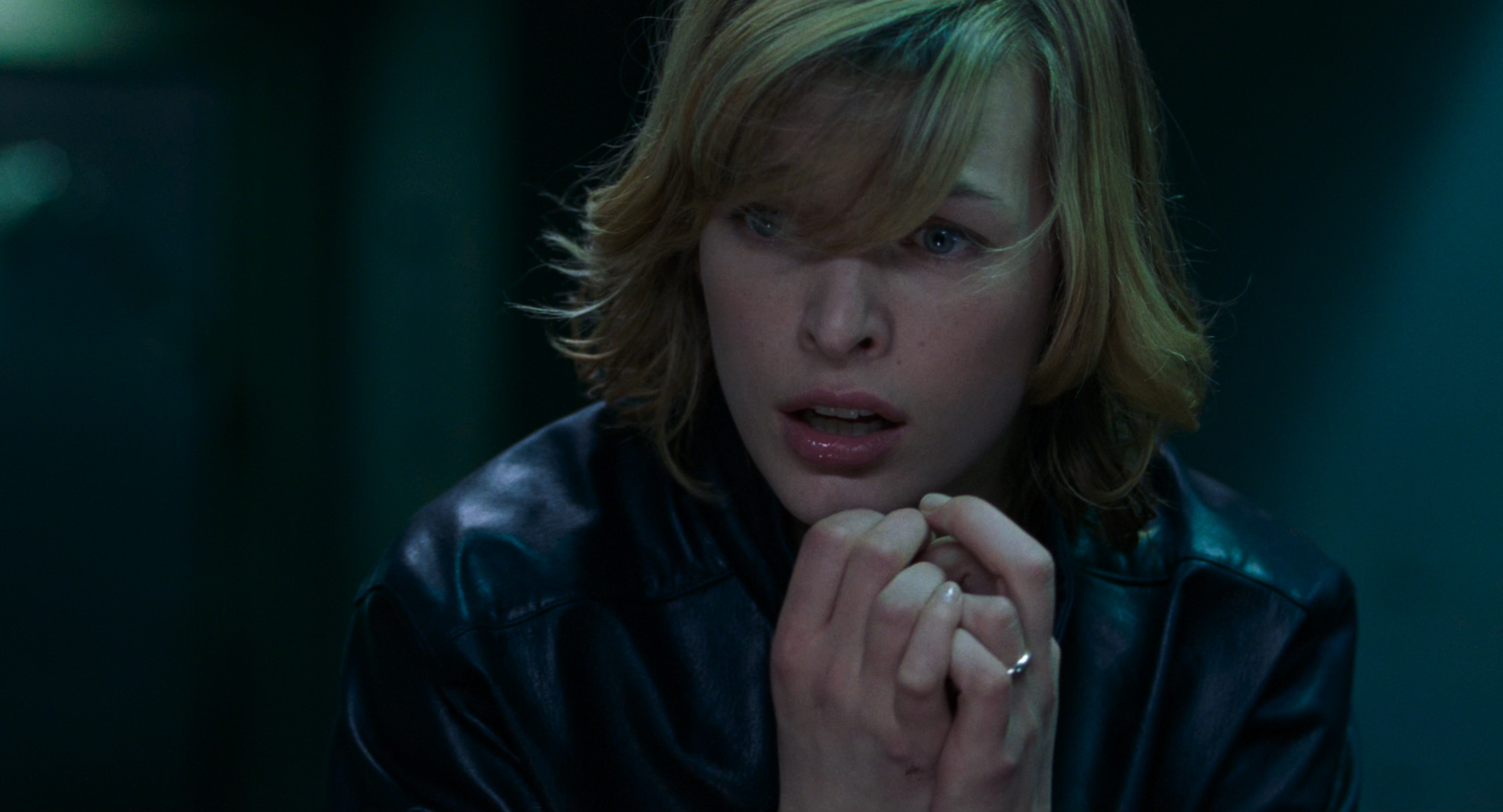 Resident Evil (2002) BDRip 2160p-NVENC 10 bit [HDR].mkv_snapshot_00.33.42.020.jpg