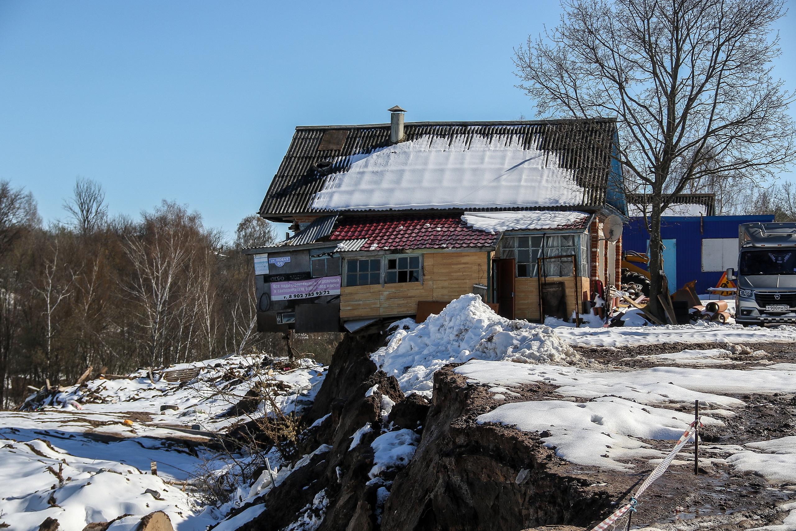 Деревня Караулово: жители в ожидании обрушения домов и помощи властей