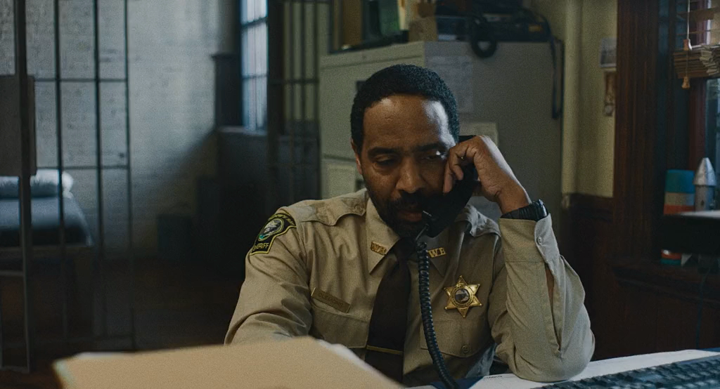 Widows.Bay.S01E01.WEB-DLRip.x264.seleZen.mkv_20260502_124306.716.png