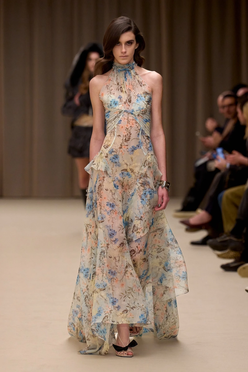 00029-mcqueen-fall-2026-ready-to-wear-credit-gorunway.webp