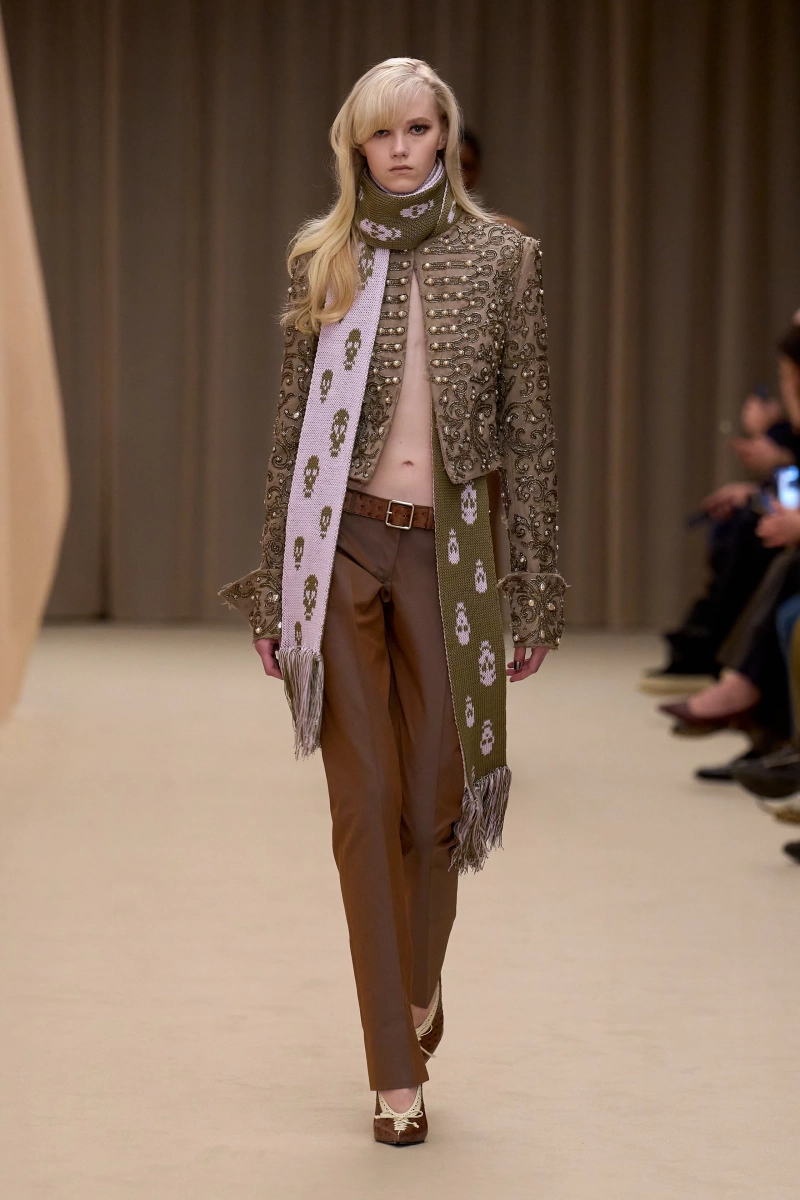00013-mcqueen-fall-2026-ready-to-wear-credit-gorunway.webp