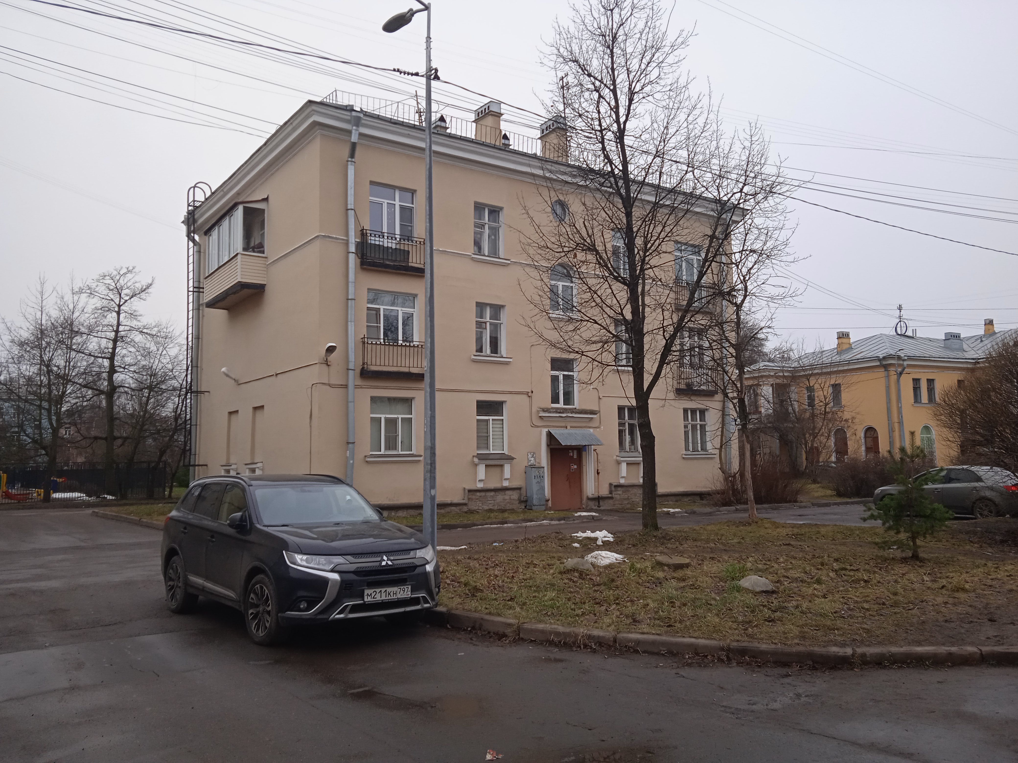Металлострой, Школьная 13.JPG