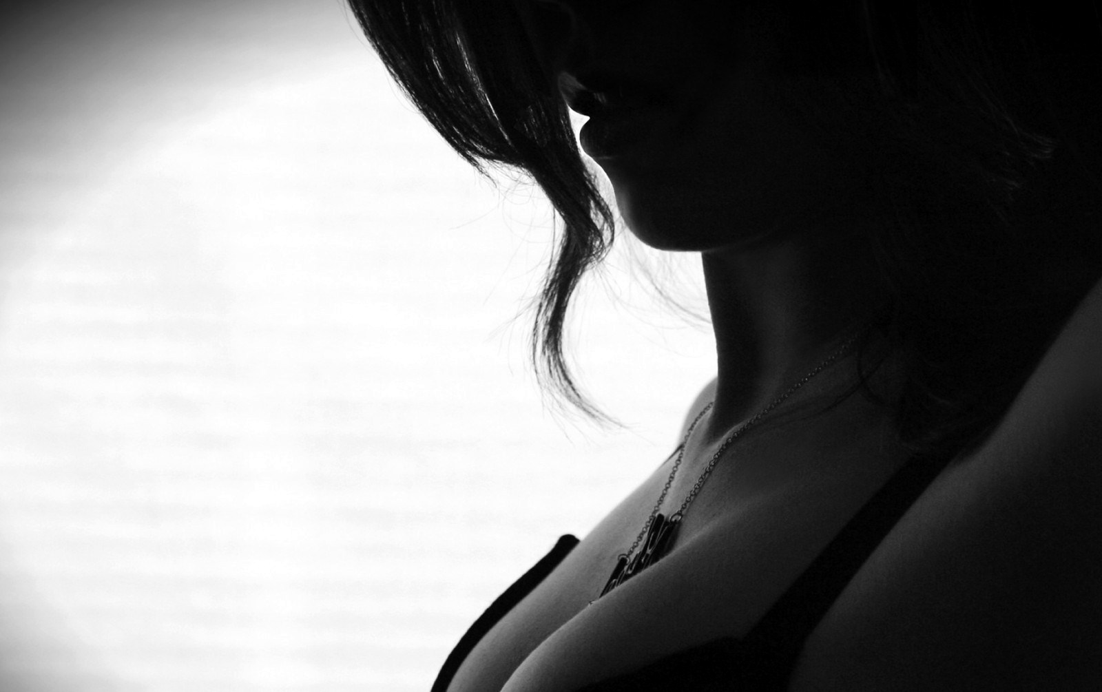 woman_girl_silhouette_necklace_body_dream_shade_thinking-745267.jpg