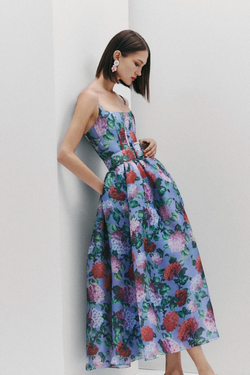 00027-carolina-herrera-prefall-2026-credit-brand.webp