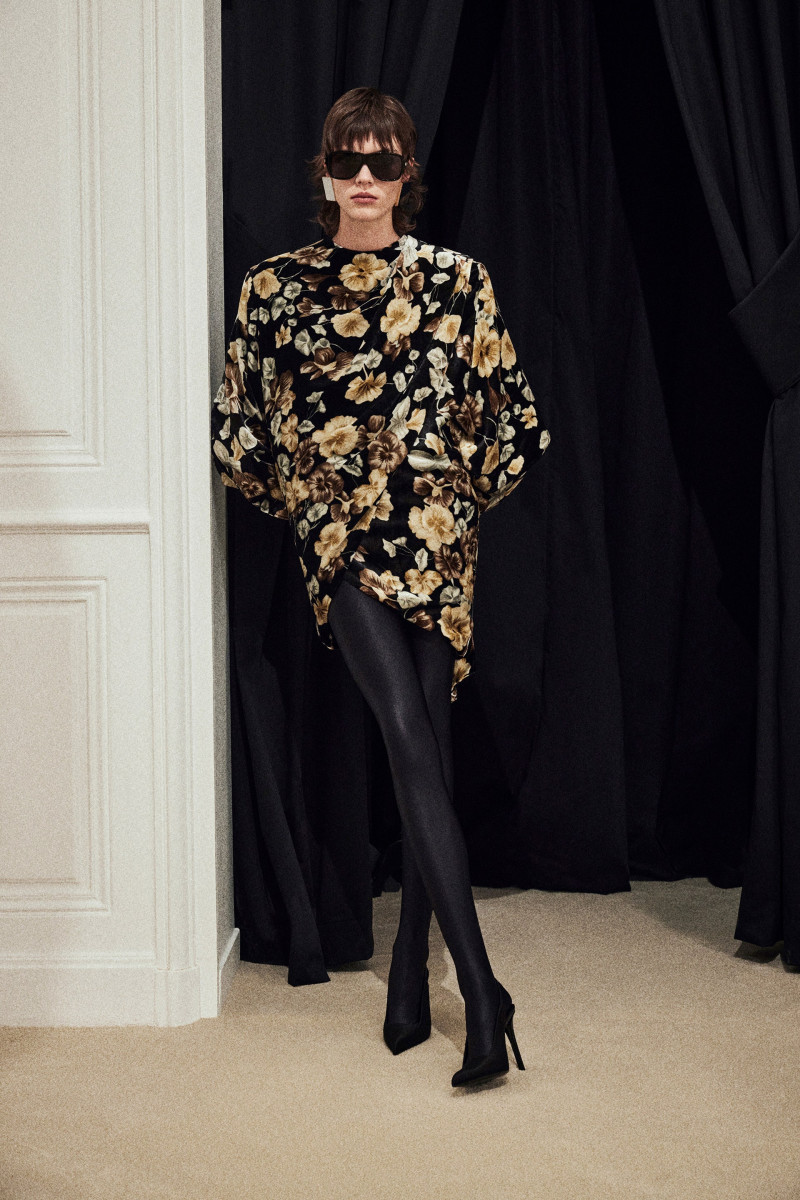 00039-saint-laurent-pre-fall-2023-credit-brand.jpg