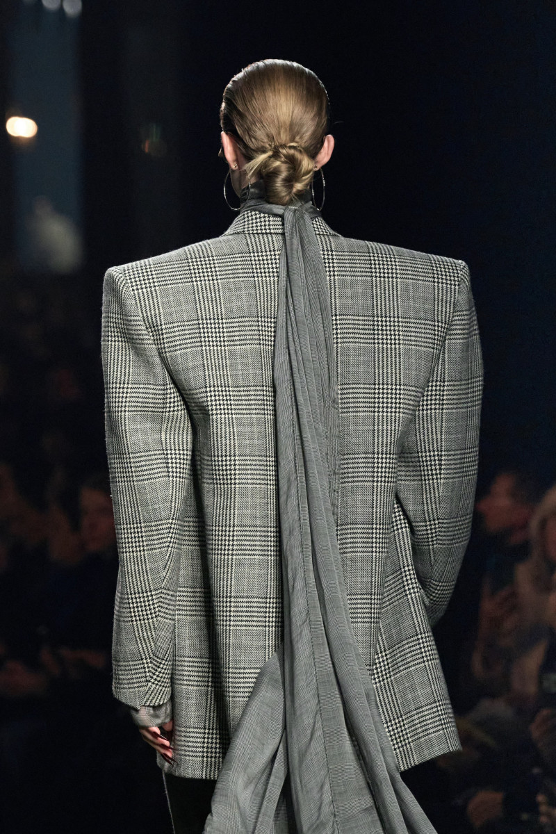 00040-saint-laurent-fall-2023-ready-to-wear-details-credit-gorunway.jpg