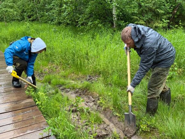 Расчистка троп в «Каменном городе» после урагана: безопасность туристов в приоритете
