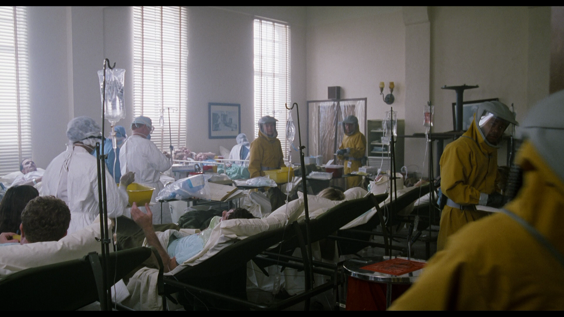 Outbreak.1995.Shout.Factory.BDRemux.1080p.mkv_20260613_105415.192.png