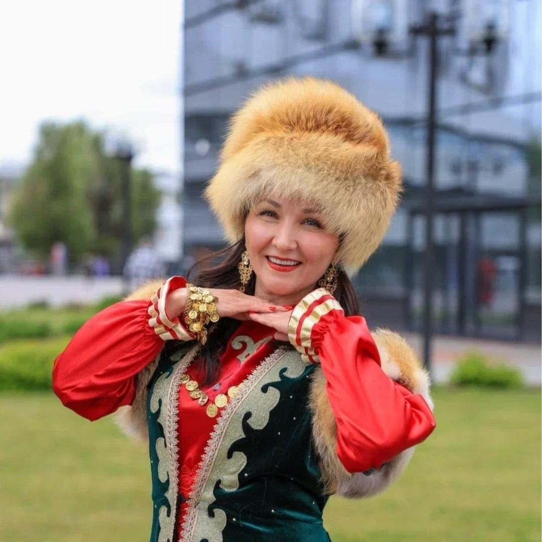 50-летняя жительница Югры завоевала корону на конкурсе красоты в Москве