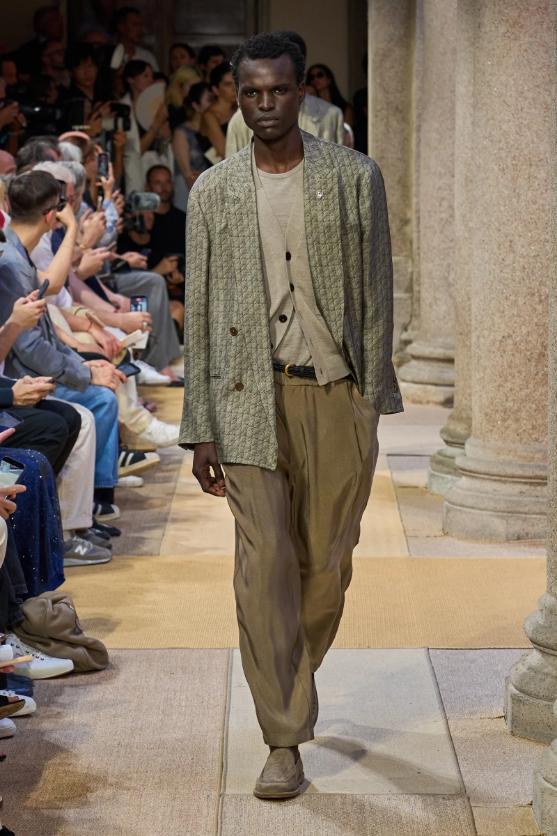 00043-giorgio-armani-spring-2027-menswear-credit-gorunway.webp