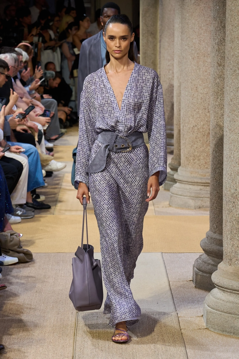 00024-giorgio-armani-resort-2027-credit-gorunway.webp