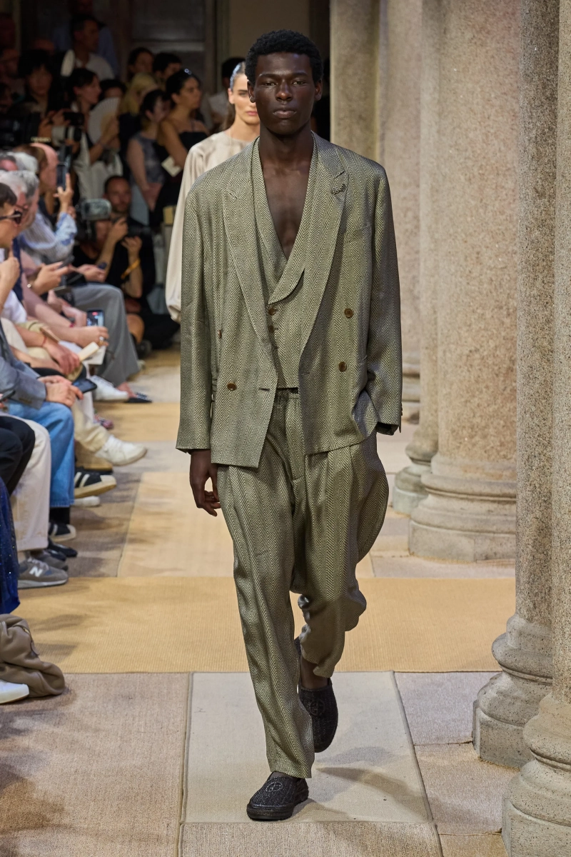 00044-giorgio-armani-spring-2027-menswear-credit-gorunway.webp