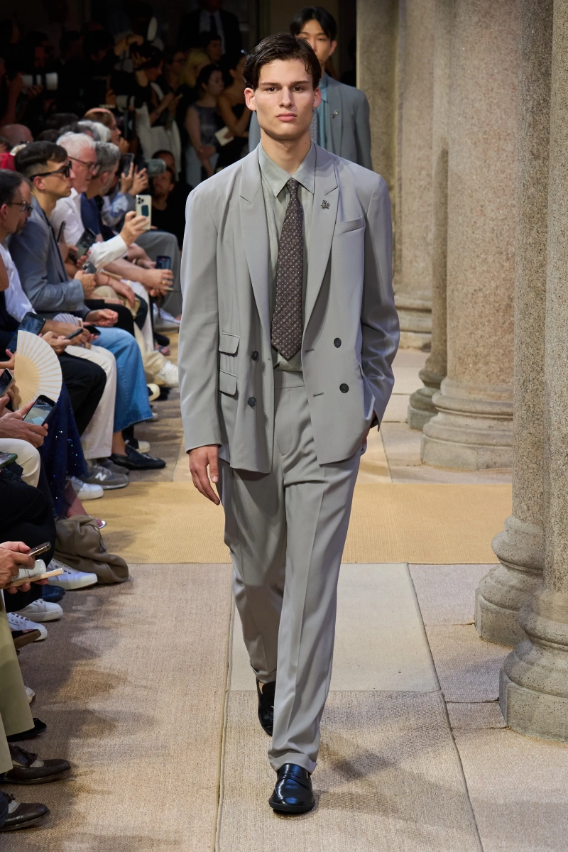 00089-giorgio-armani-spring-2027-menswear-credit-gorunway.webp