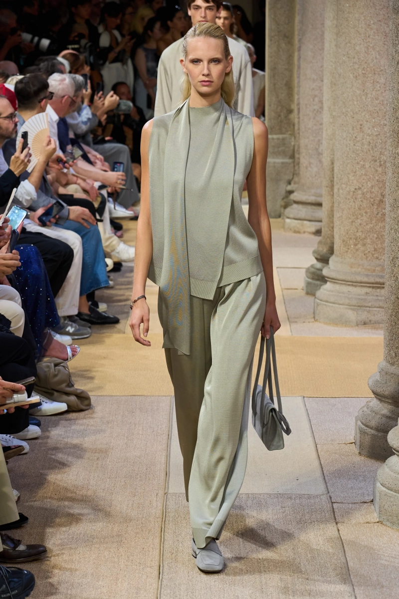 00018-giorgio-armani-resort-2027-credit-gorunway.webp