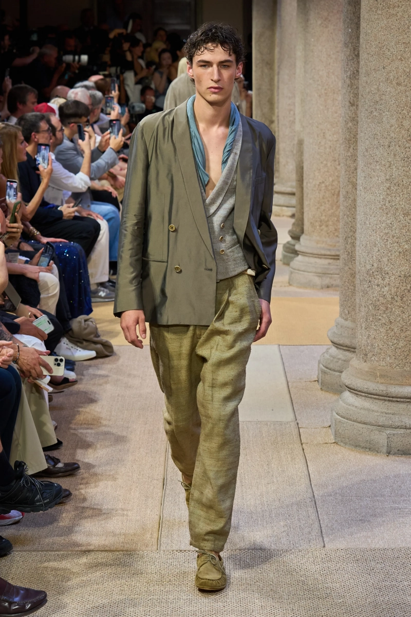 00009-giorgio-armani-spring-2027-menswear-credit-gorunway.webp