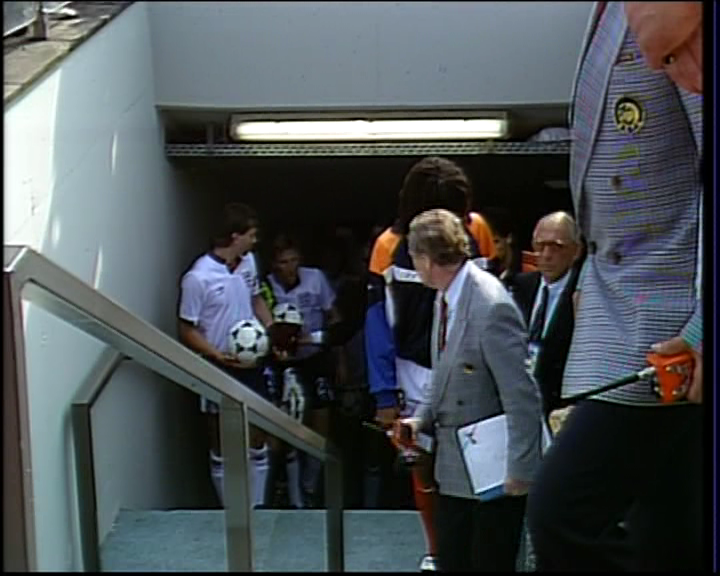 UEFA.Euro.1988.06.15.ENG-NED.576p25.EN.mkv_000256760.png