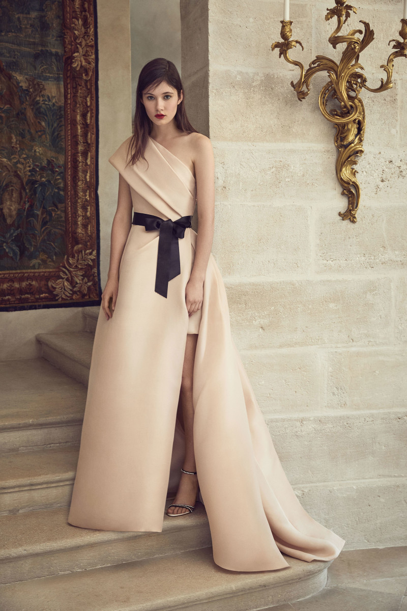 008-Spring-2019-Monique-Lhuillier.jpg