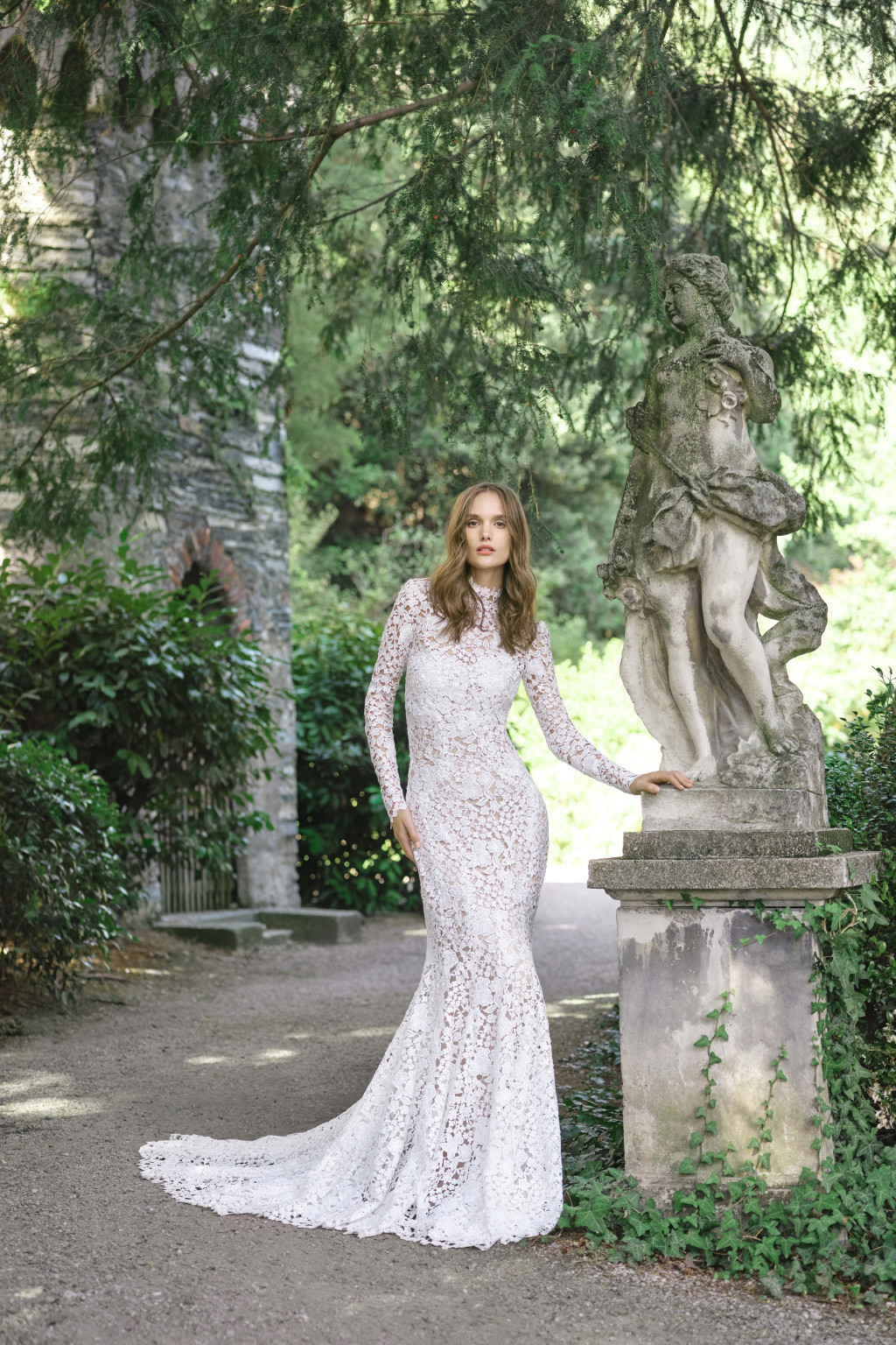 00003-Monique-Lhuillier- New-York-Bridal-Fall-2020-credit-KT-Merry.jpg