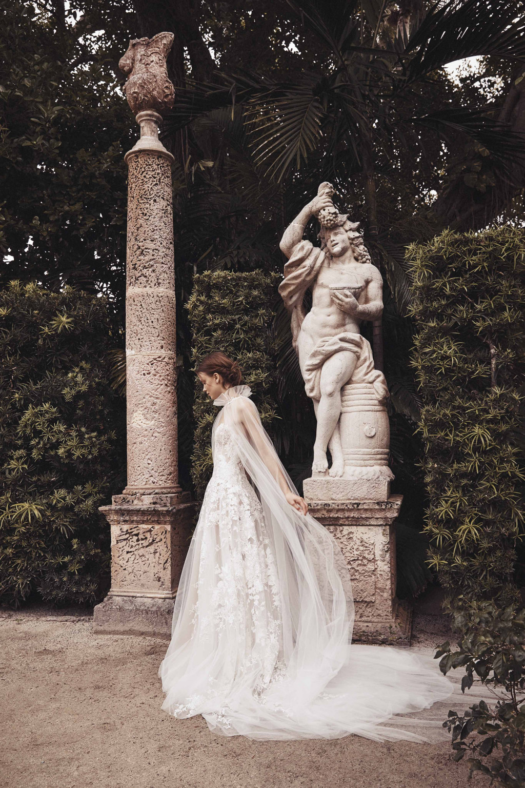00006-Monique-Lhuillier-New-York-Bridal-Spring-2020-credit-Jennifer-Massaux.jpg