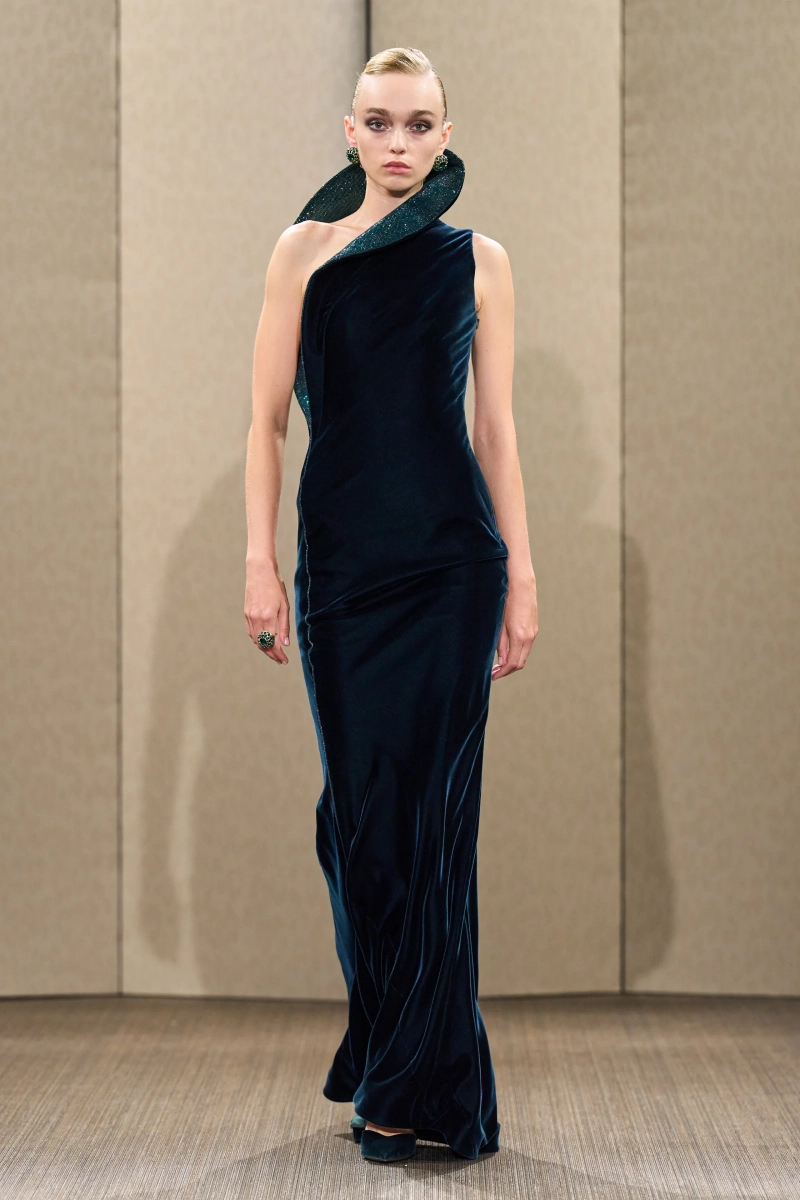 00054-armani-prive-fall-2026-couture-credit-gorunway.webp